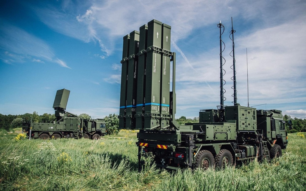 Эстония получила первую батарею IRIS-T SLM: немецкий «зонтик» малой и средней дальности прикрыл Прибалтику. Фото: Diehl Defence