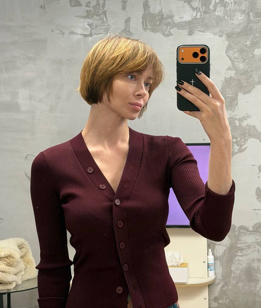     Анастасия Самбурская сменила имидж перед отпуском