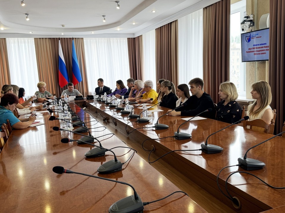    В Луганске НКО обменялись опытом поддержки участников СВО Валерия РАЗИНА
