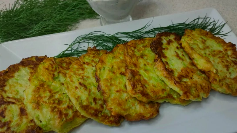 Самые простые и вкусные оладьи из кабачков