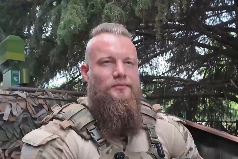    Командир взвода ПВО с позывным Варяг: "В Константиновку ВСУ стали запускать "Бабу-Ягу" на оптоволокне. Но это не помогло им снабжать своих. Обрубаем им всю логистику. Сбиваем все их дроны, пытающиеся занести боеприпасы". / Фото: Министерство обороны РФ