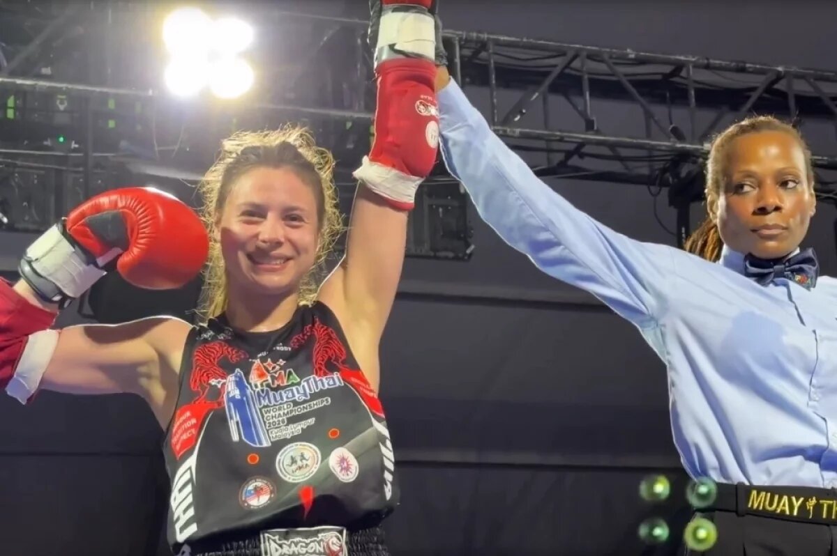    Омичка Белла Дурандина завоевала титул чемпионки мира по тайскому боксу