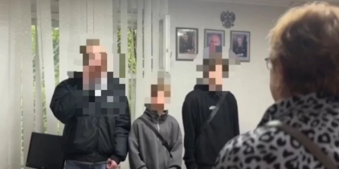 «Мычат там». Издевавшиеся над пенсионеркой подростки извинились на камеру