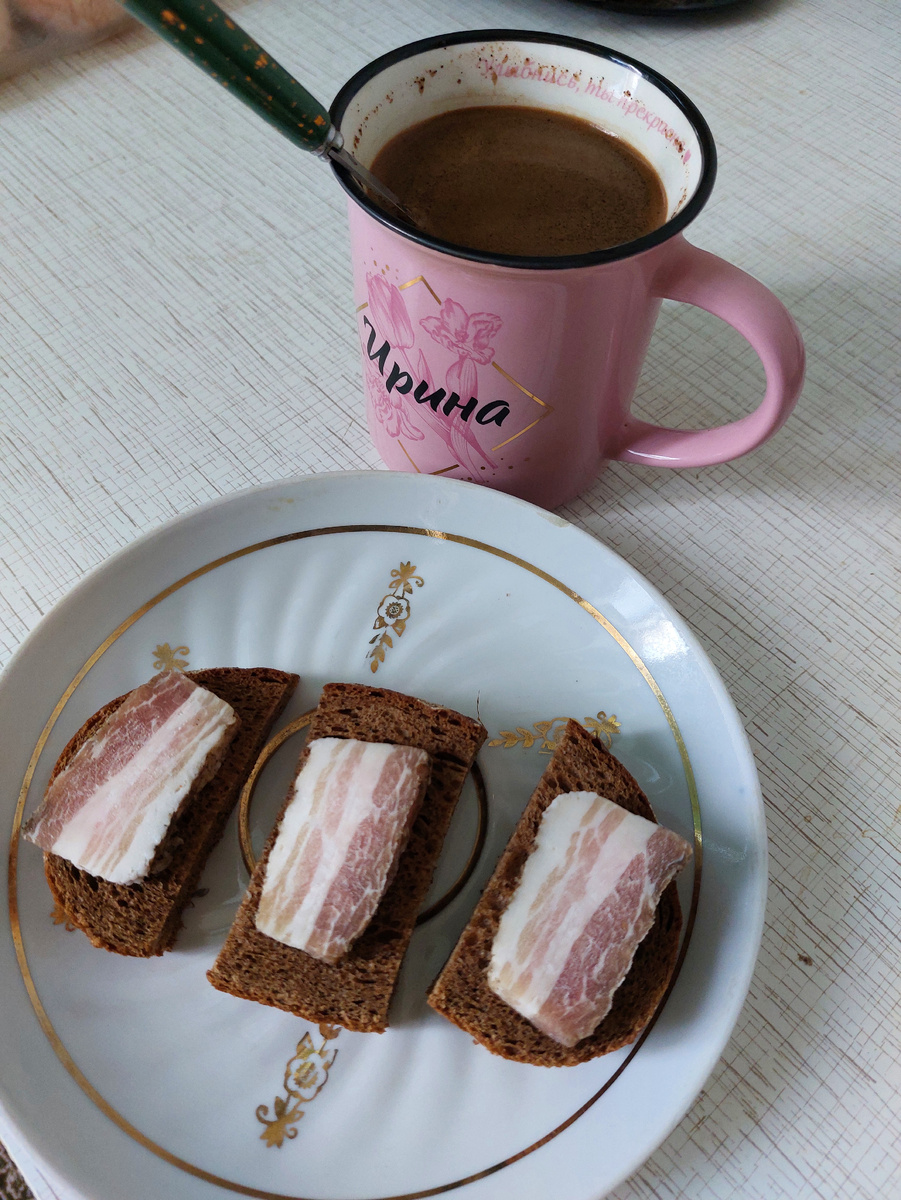 Мой очень неполезный,  несочетаемый, но  тем не менее вкусный перекус.