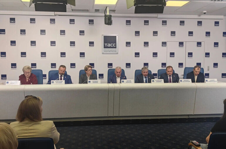   пресс-служба ЗС Ленинградской области