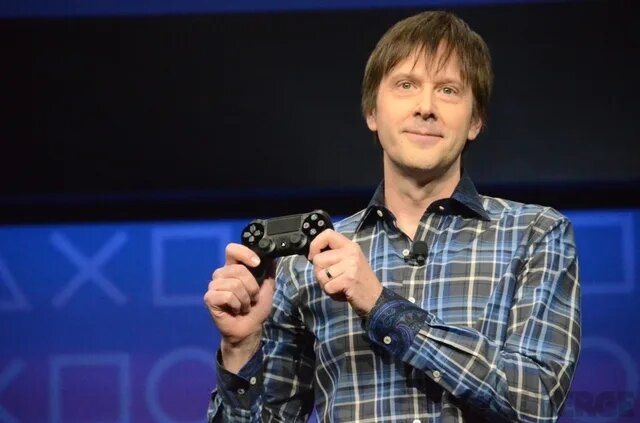 Mark Cerny на презентации геймпада PS