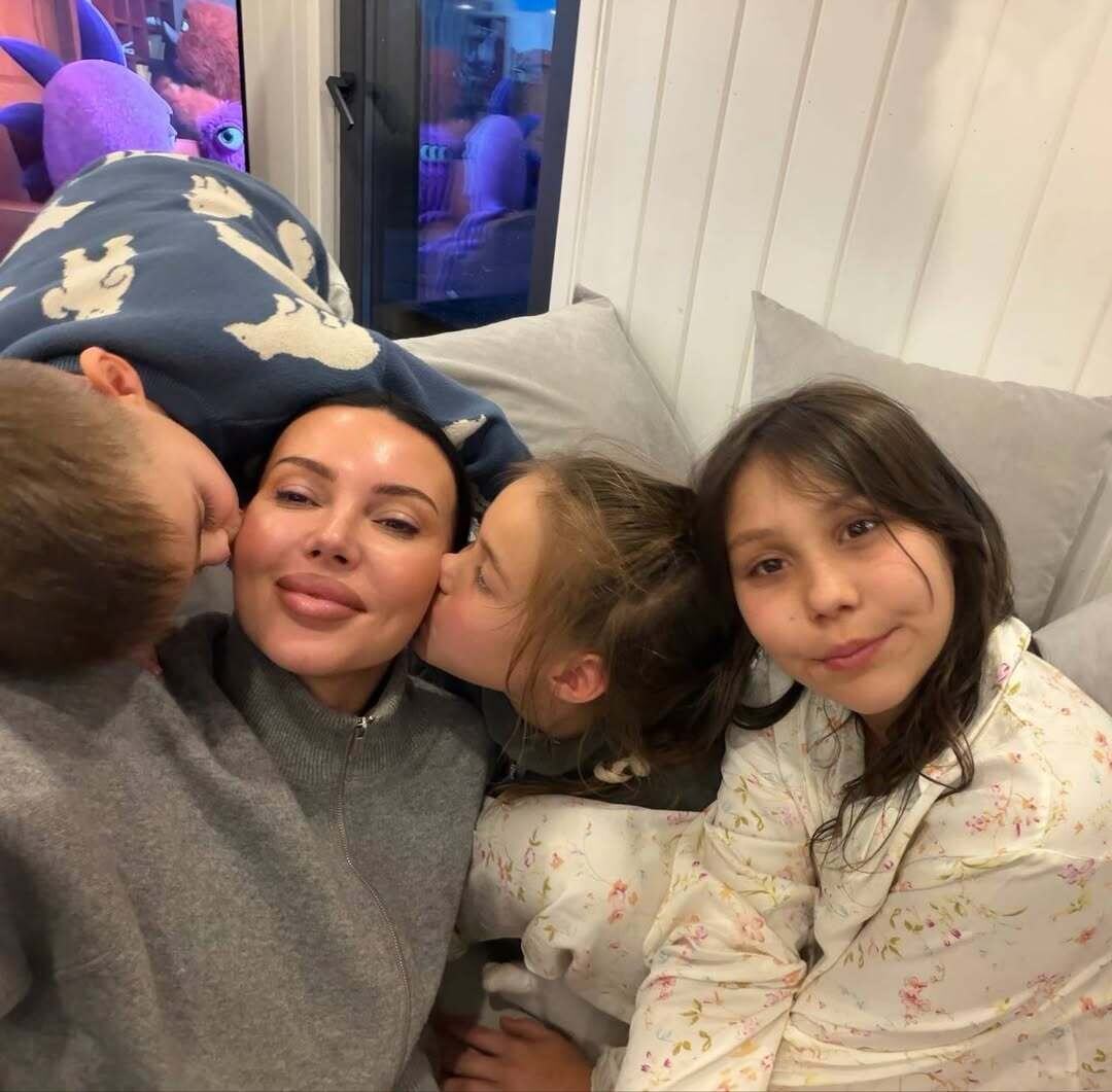 Оксана Самойлова со своими детьми. Фото: социальные сети Оксаны Самойловой