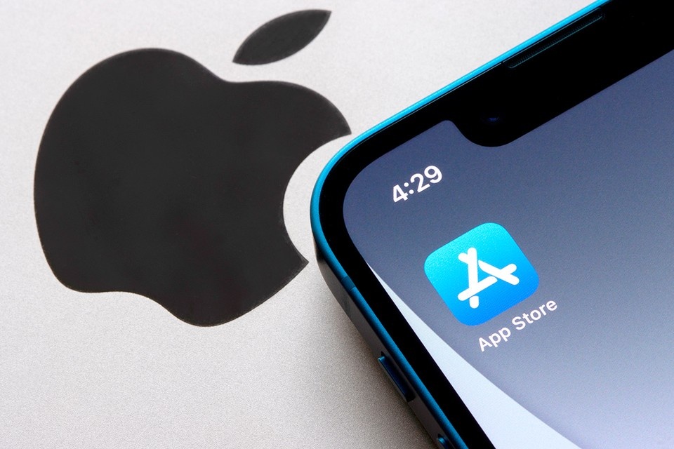    Компания Apple без предупреждения удалила российские приложения из AppStore. Фото: Tada Images/Shutterstock/Fotodom