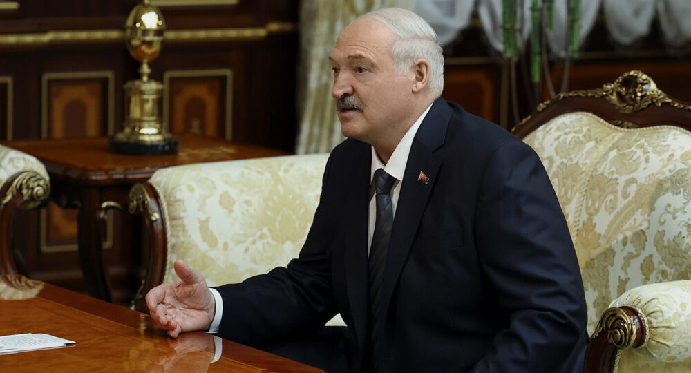 «Не надо пытаться в морду по-русски»: Лукашенко встретился с представителями Зеленского в Минске