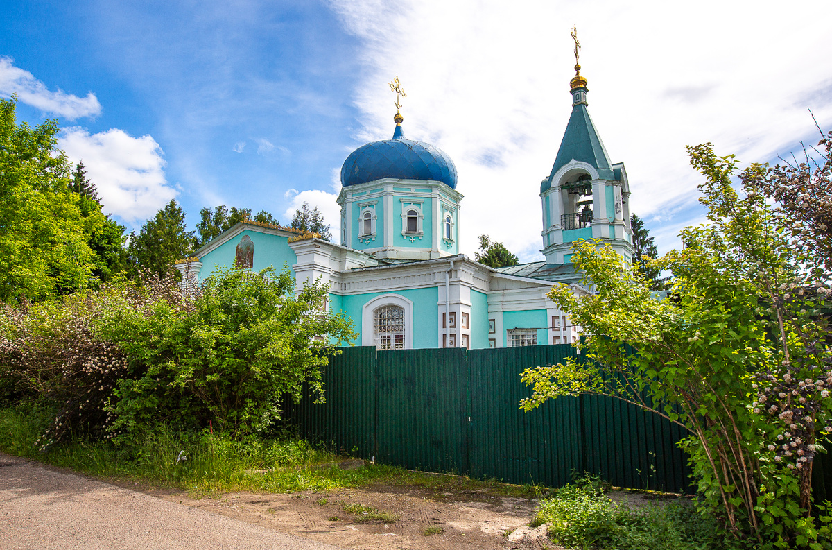 Церковь Илии Пророка в Ильинской Слободе в окрестностях Можайска. Деревня Ильинская Слобода, Можайский муниципальный округ, Московская область. Фото автора статьи