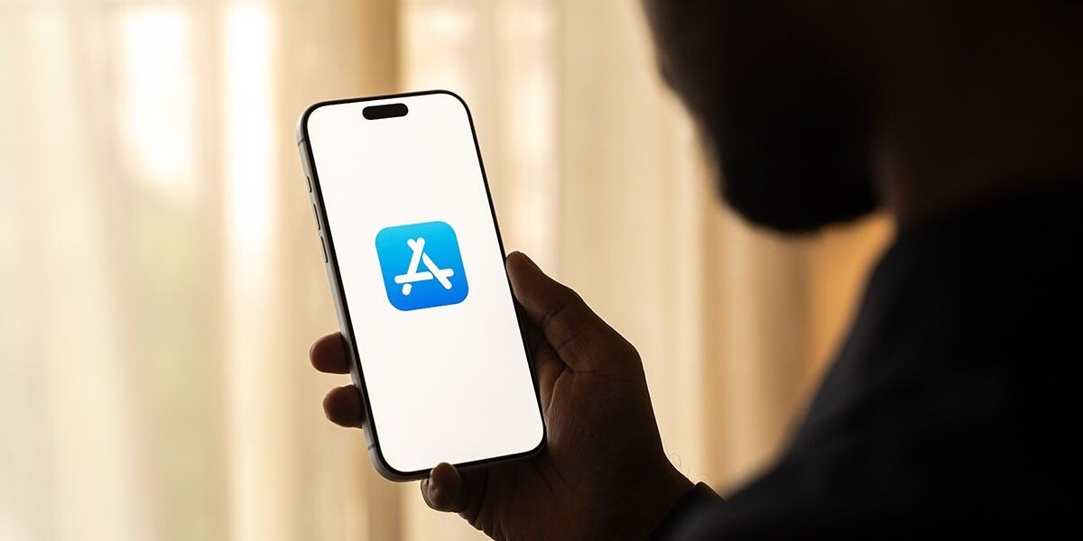 Теперь установить приложения на устройства с iOS не получится. Источник: Stockinq / Shutterstock / FOTODOM📷
