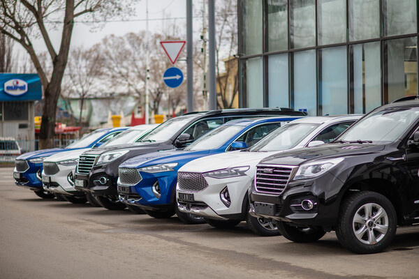 Автомобили HAVAL возле дилерского центра в Алма-Ате / Astana Motors/Global Look Press   📷