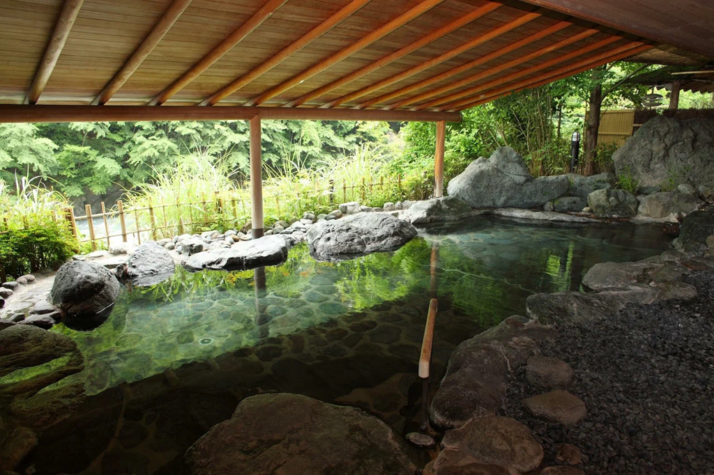 Место стало популярным курортом, куда приезжали со всей страны. Фото: Nishiyama Onsen Keiunkan / Яндекс Путешествия