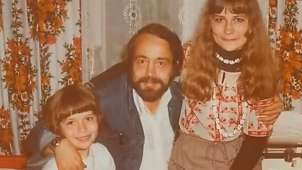Екатерина Семёнова в детстве с родителями