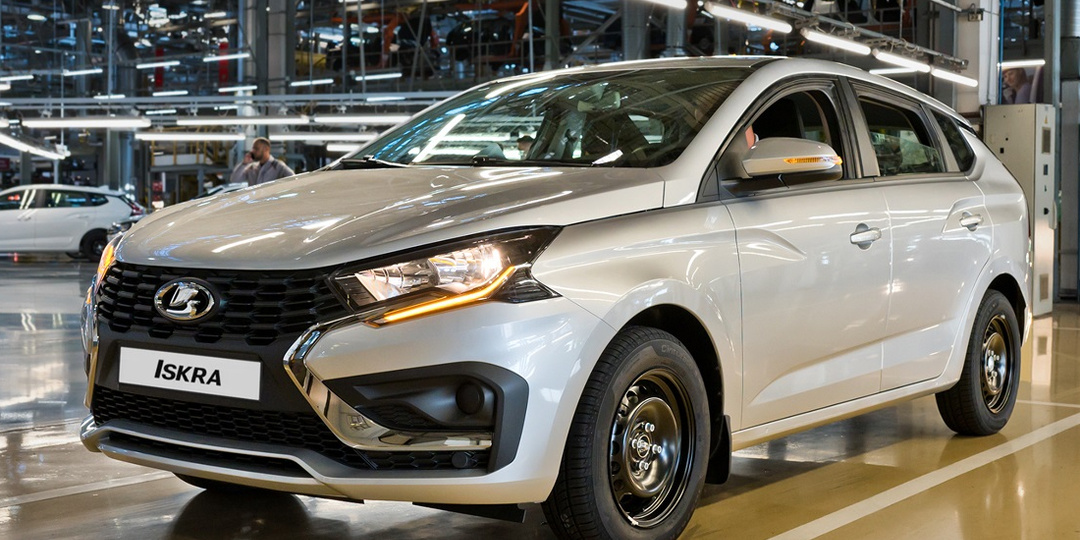 "АвтоВАЗ" начала выпускать Lada Iskra SW с "механикой" вместо "автомата"