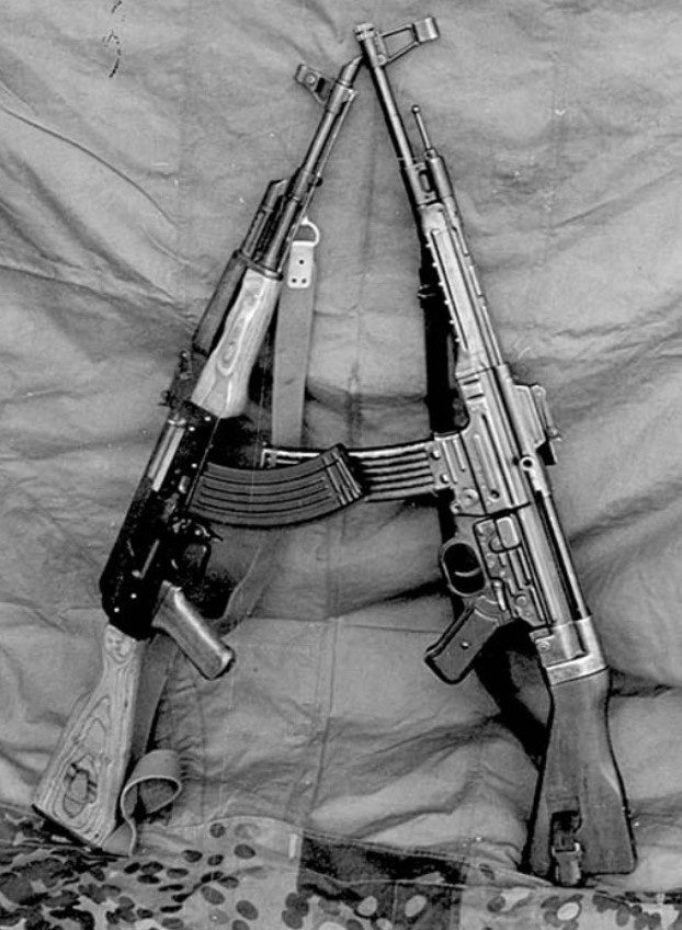 АК и StG.