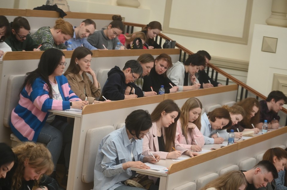    200 студентов так и не воспользовались шансом эксперимента. Алексей БУЛАТОВ