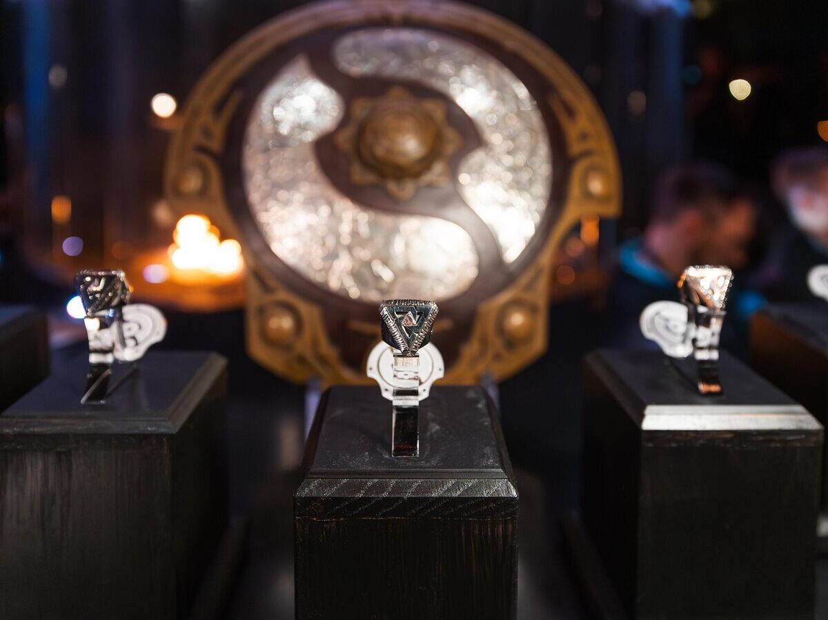    Призы участников турнира International 12 по Dota 2 | © Фото : Пресс-служба турнира