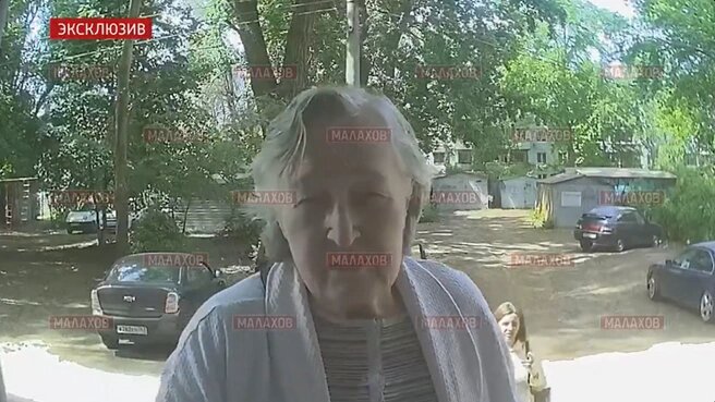 Таисию заметили гуляющей по дворуИсточник:Малахов