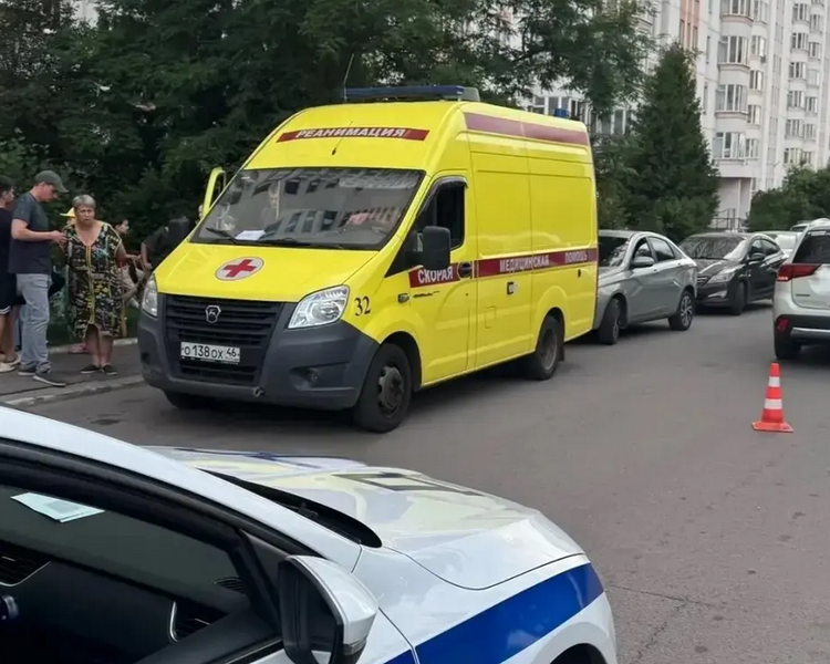     В Курске во дворе на проспекте Победы иномарка сбила 12-летнего ребенка