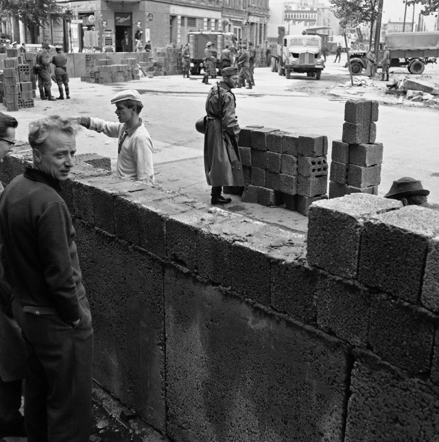 13 августа 1961 года. Берлин проснулся и увидел стену. Через 28 лет она рухнет так же внезапно, как и появилась.