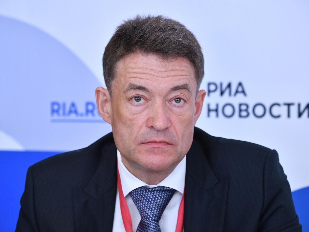    Генеральный директор Национального медицинского исследовательского центра радиологии, главный внештатный онколог Минздрава России Андрей Каприн у стенда МИА "Россия сегодня" на ПМЭФ-2021 | © РИА Новости / Евгений Биятов