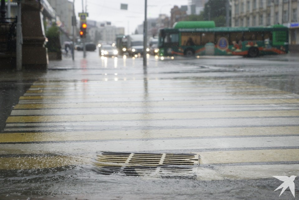    Всего специалисты обновят более 300 метров сети ливневой канализации Алексей БУЛАТОВ