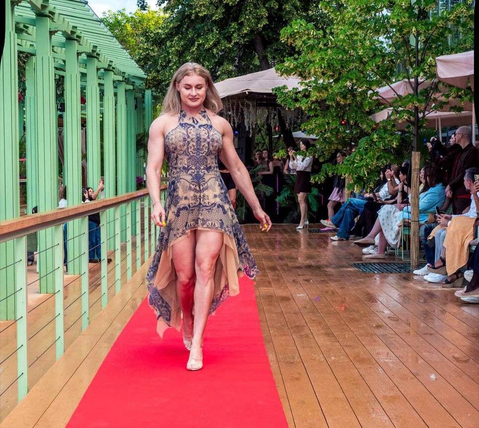    Анна Шукшина впервые вышла на подиумСоцсети Анны Шукшиной