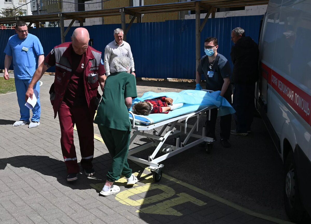 Пострадавших детей при ударе со стороны ВСУ по автобусу в Брянской области доставили в больницу © Sputnik