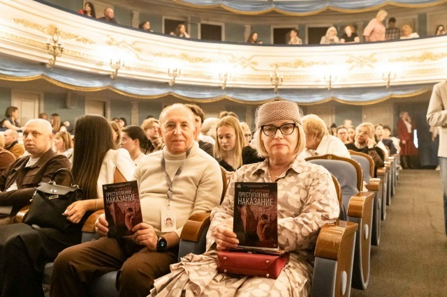 Спектакль «Преступление и наказание» иркутского драмтеатра — соискатель премии «Золотая маска»
Фото: Анастасия Токарская/Иркутский драматический театр им. Н. П. Охлопкова