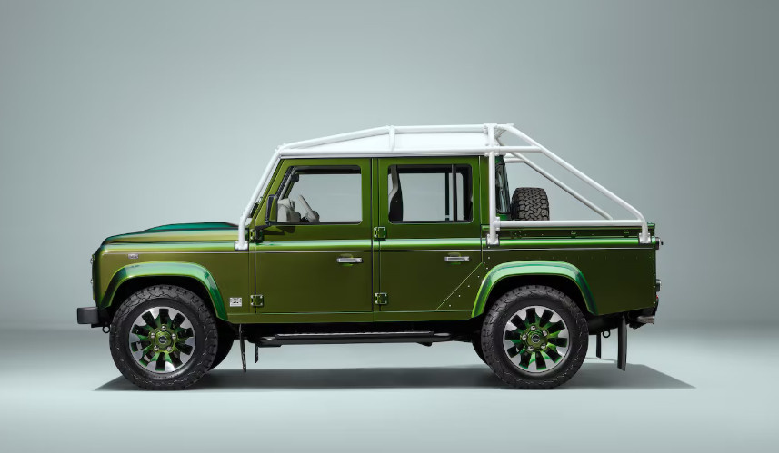 Land Rover Classic представляет семейство Defender V8 с изменяемым цветом кузова
