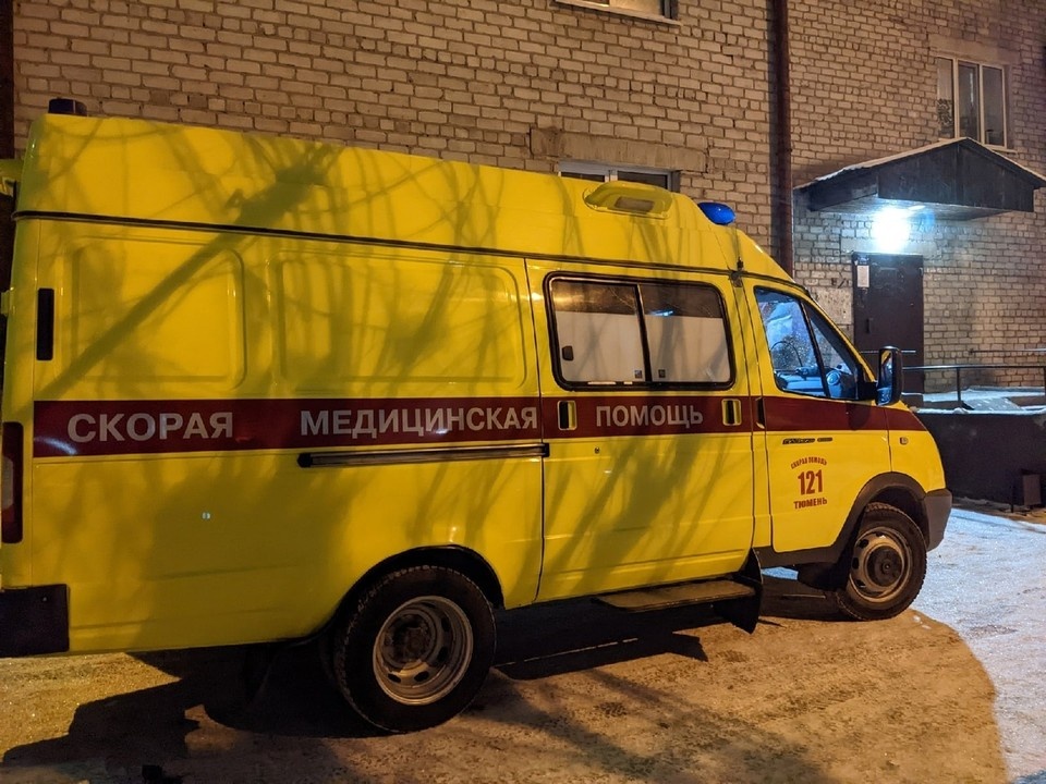    В Тюмени из окна многоэтажки на Полевой выпал мужчина. Татьяна Коркина