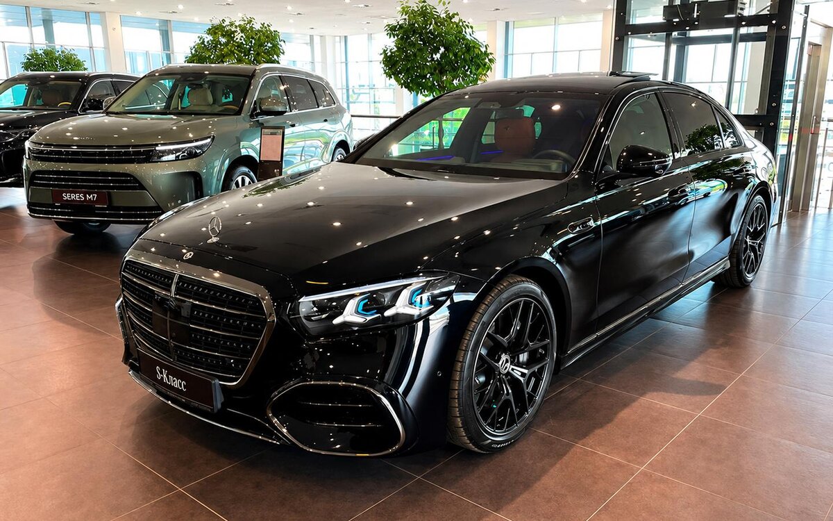 Mercedes-Benz S-Class 2026 в российском автосалоне