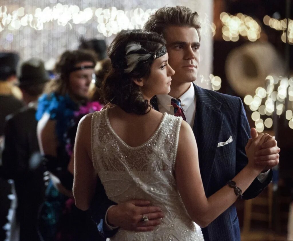     Кадр из сериала «Дневники вампира» / Кинопоиск
📷    Кадр из сериала «Дневники вампира» / Кинопоиск

