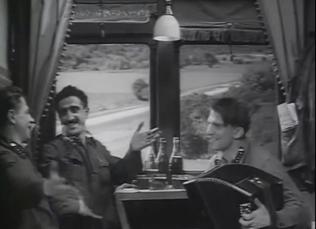 Кадр из фильма "Трактористы" (1939, реж.И.А.Пырьев)