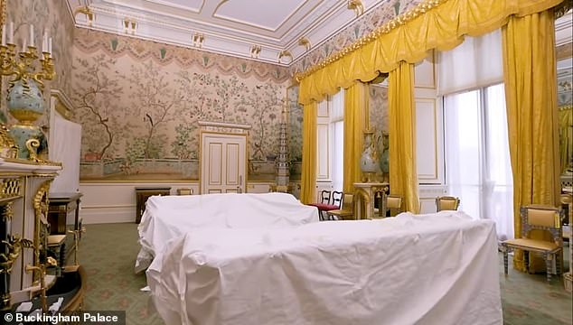 Желтая гостиная Букингемского дворца во время реконструкции