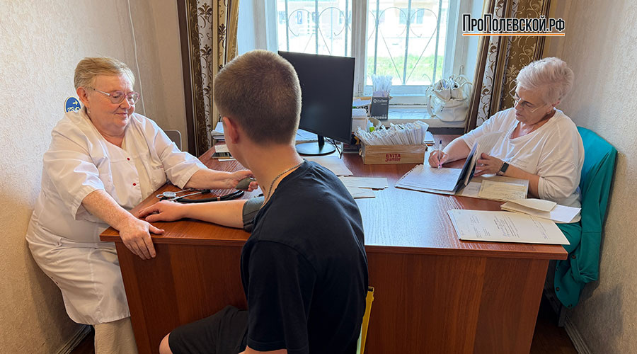 Терапевт Татьяна Коптелова проводит медицинские осмотры в призывном пункте с 2005 года и воспринимает эту работу как отдушину