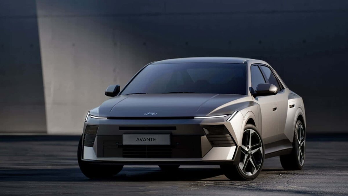 В Elantra нового поколения  реализован фирменный стиль Hyundai «Art of Steel», который отличается множеством углов и резких линий.