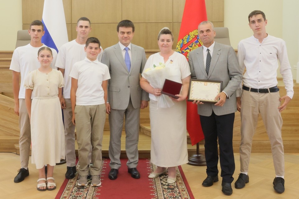    Ольга Булычева из Минусинска была удостоена высшей награды для матерей. Фото: официальный портал Красноярского края, Александр Черных.
