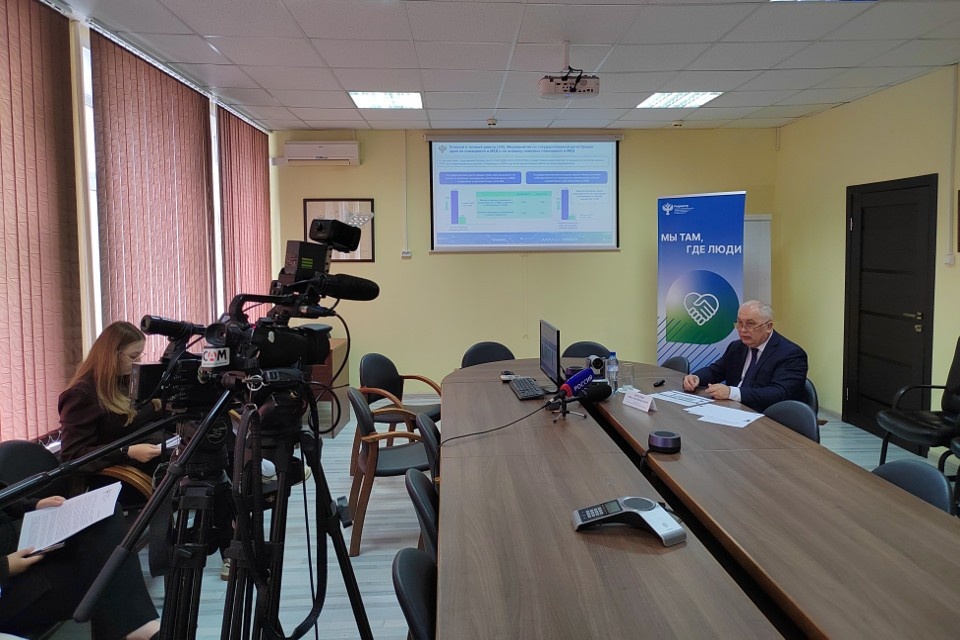    Николай Фролов рассказал представителям СМИ о некоторых промежуточных итогах работы по наполнению ЕГРН. Фото: Управление Росреестра по Тверской области