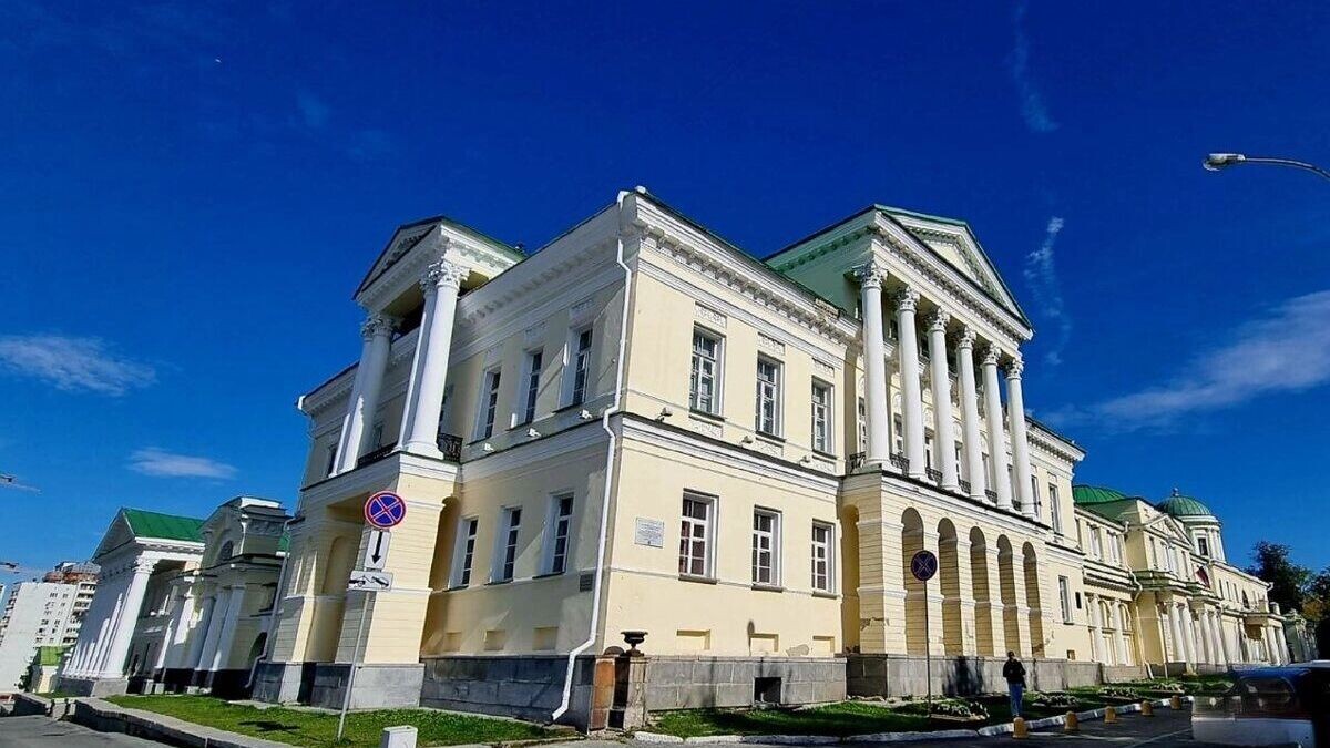    Конец эпохи: екатеринбургские школьники больше не будут заниматься в исторической усадьбе   Марина Чеботаева