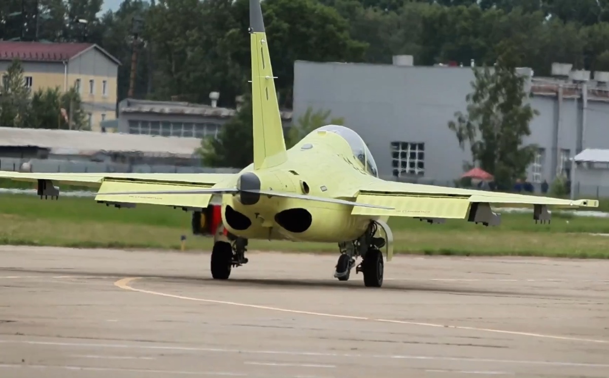 Опытный Як-130М. Кадры ОАК
