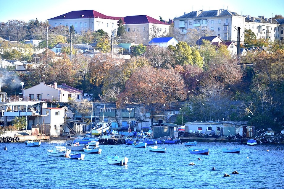    В Крыму и Севастополе вводятся региональные режимы чрезвычайной ситуации. Иван МАКЕЕВ
