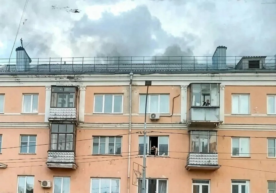    По предварительным данным, причиной возгорания стал электросамокат пресс-службы ГУ МЧС по Алтайскому краю