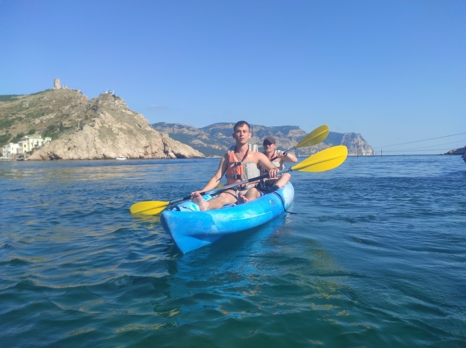    Участники проекта выходят в море на каяках. Фото: паблик ВК "Антидиван"