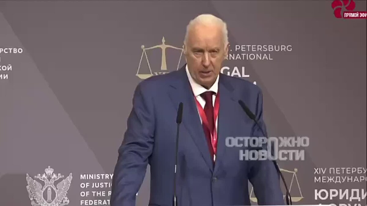 И ЮНЫЙ ОКТЯБРЬ ВПЕРЕДИ  Глава СК Бастрыкин спел «И Ленин такой молодой» и раскритиковал «Движение первых».  Бастрыкин вспомнил позитивный эффект комсомола и пионерии, а затем спел песню про Ленина.