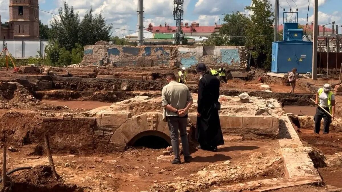    На месте будущего Спасо-Преображенского собора в Оренбурге нашли некрополь и остатки Александровских казарм