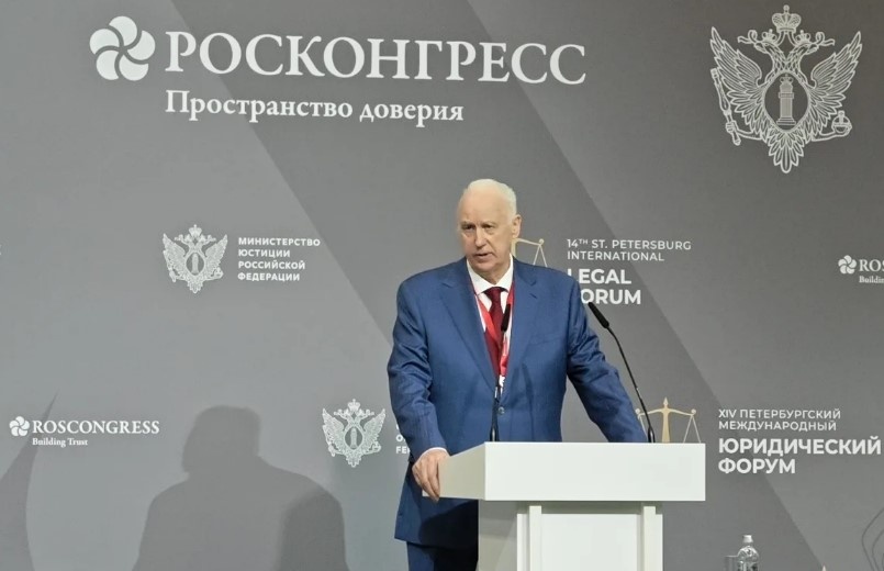Бастрыкин сорвал на ПМЮФ аплодисменты. Он заявил, что в России никто не занимается молодежью, а также прочитал антибуржуазные стихи