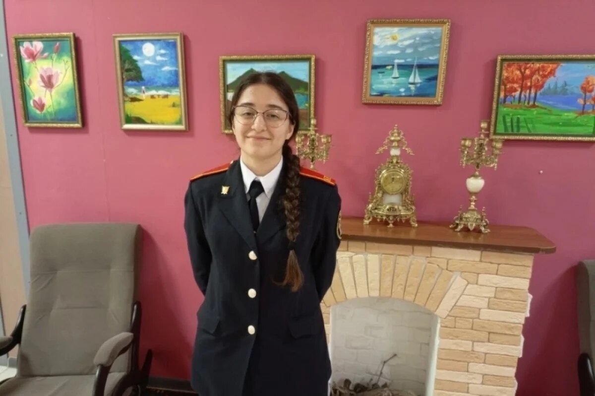    Гюльмира Халифатова — выпускница кадетского класса Следственного комитета Российской Федерации по Республике Дагестан.