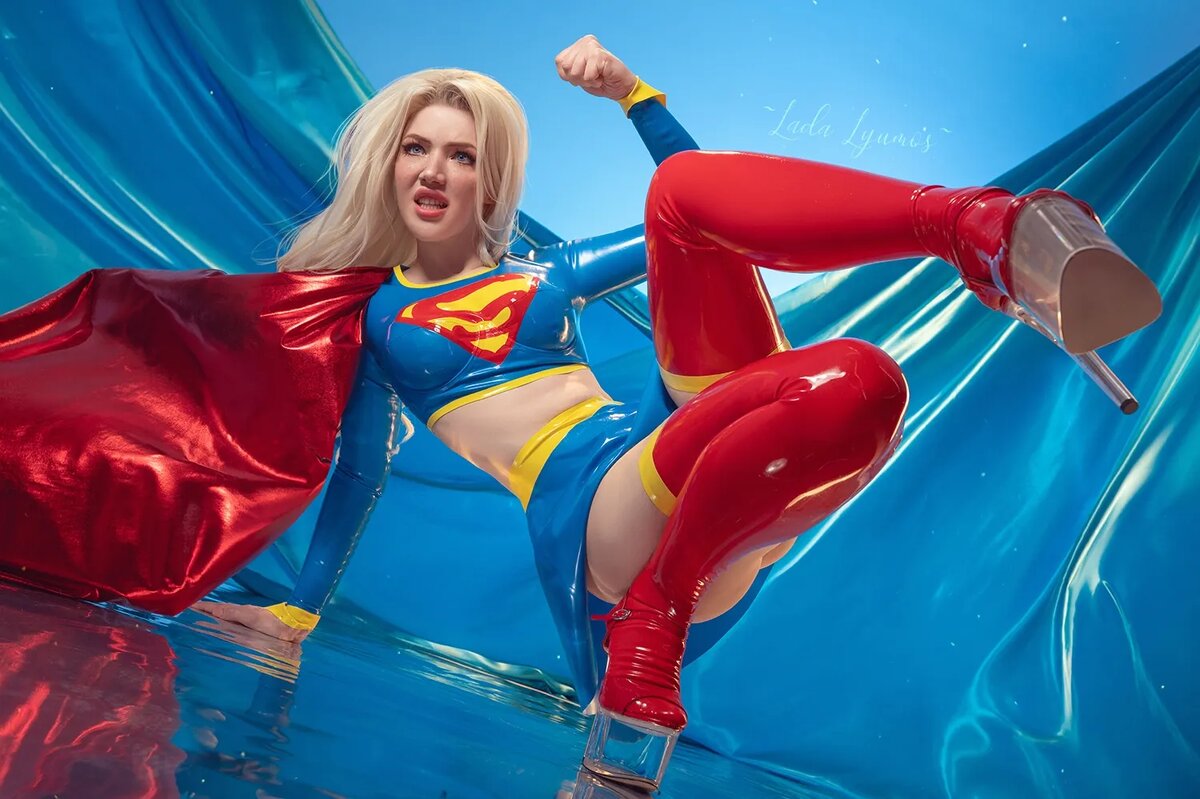 Косплей на Супергёрл из вселенной DC. Модель: Lada Lyumos cosplay. Источник: «ВКонтакте»   📷